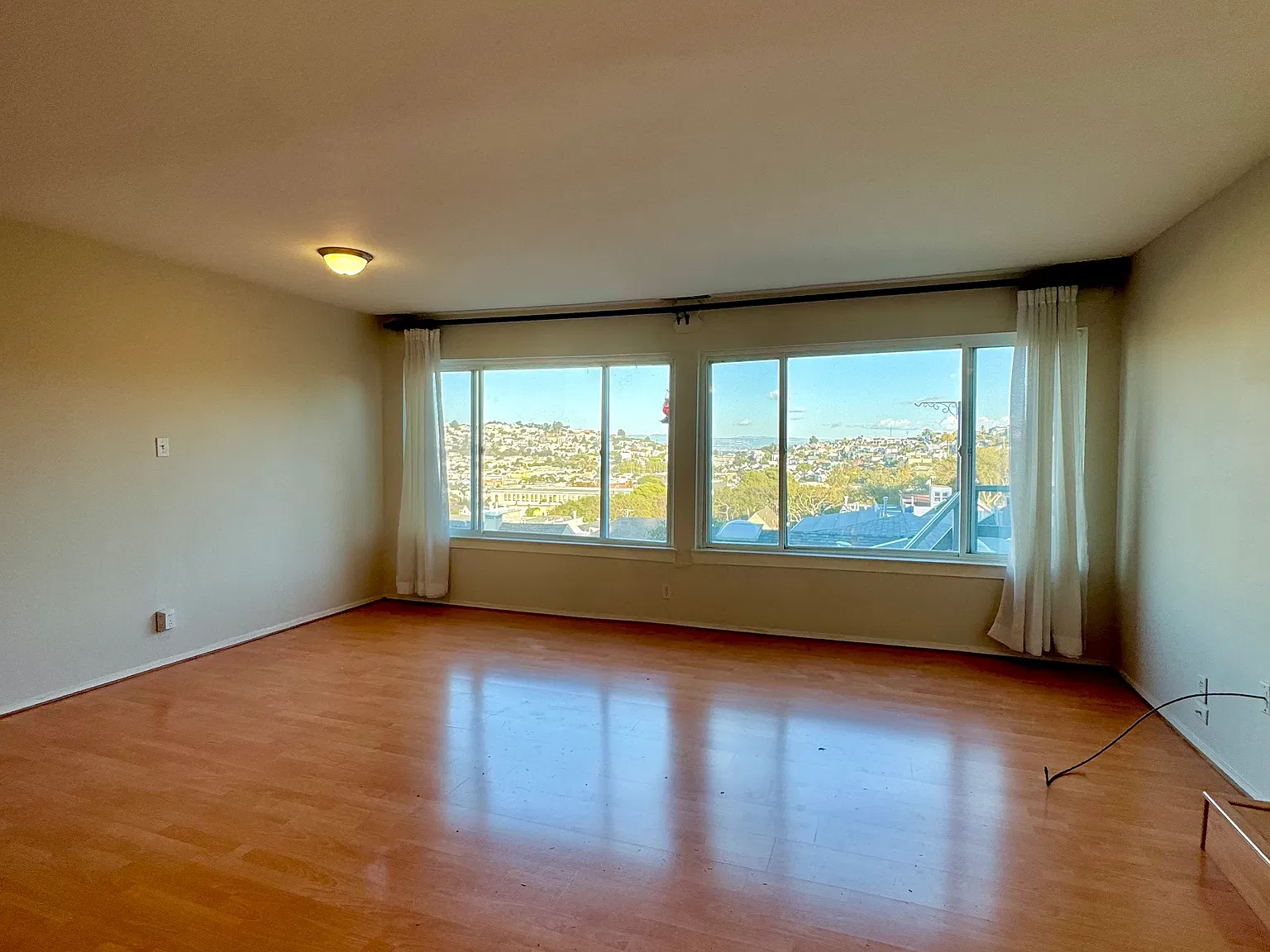 4 bed, 1615 sqft, $8,995 — Photo 4