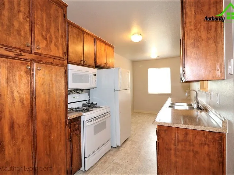 3909 Mercury Dr — Photo 8