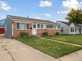 26750 Grandmont St, Roseville, MI 48066