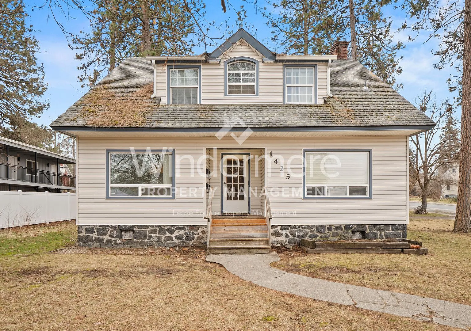 1425 W 8th — Photo 1