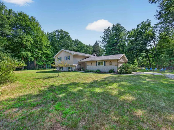 615 W Cole Rd, Sanford, MI 48657