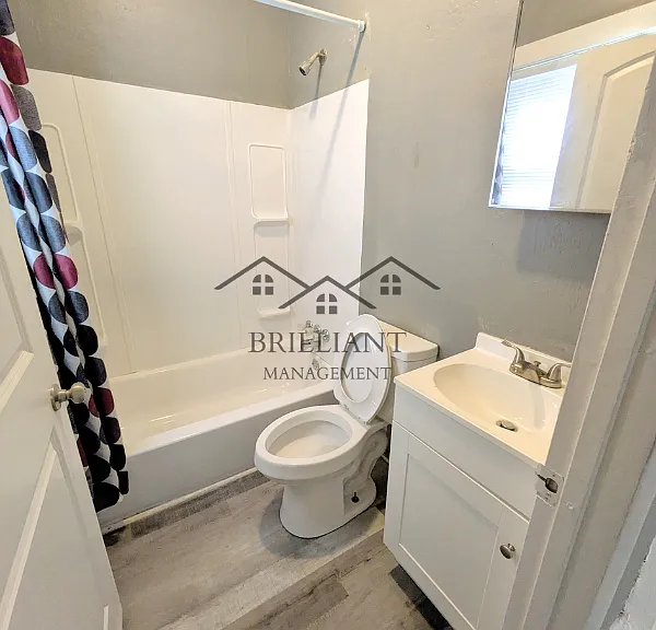 2239 E 34th St #1 — Photo 3