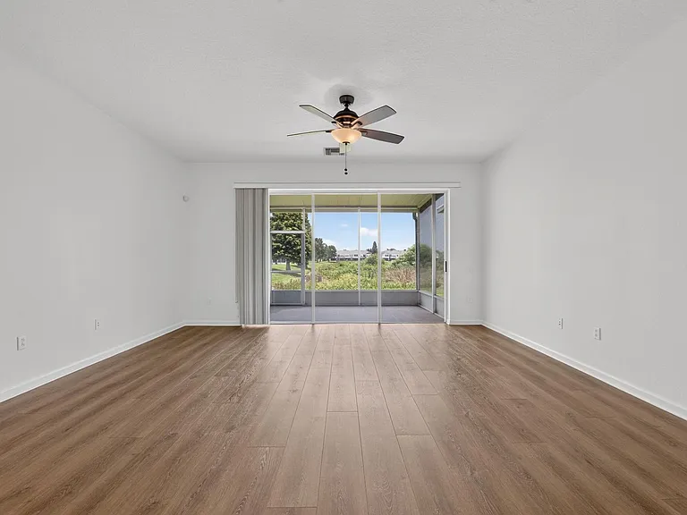 4979 Pond Ridge Dr — Photo 13