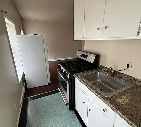 4th image of 219 S Broadway #223-3
