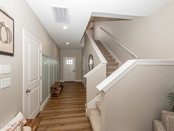 4th image of 7546 Holly Crest Ln