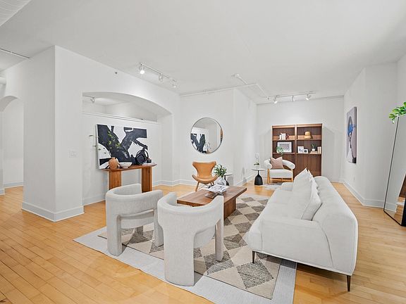 4th image of 1901 Post Oak Blvd APT 204