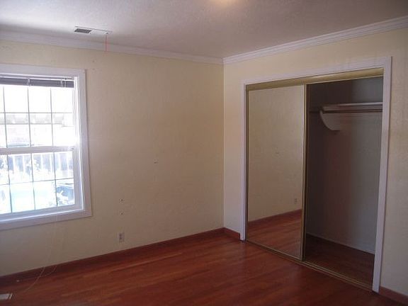 5th image of 2804 Fresno St