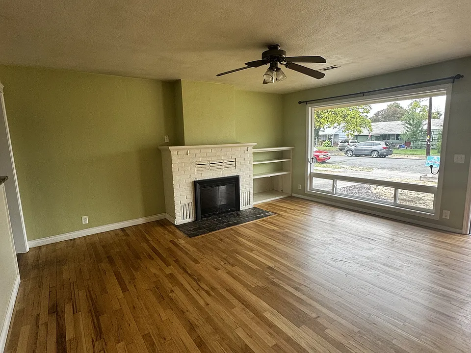 1023 Murray Ave