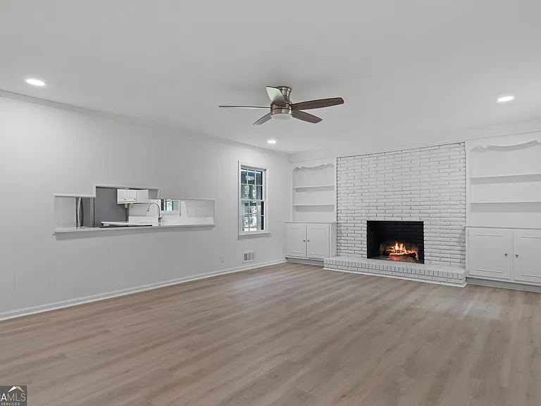 223 Brookwood Dr — Photo 18