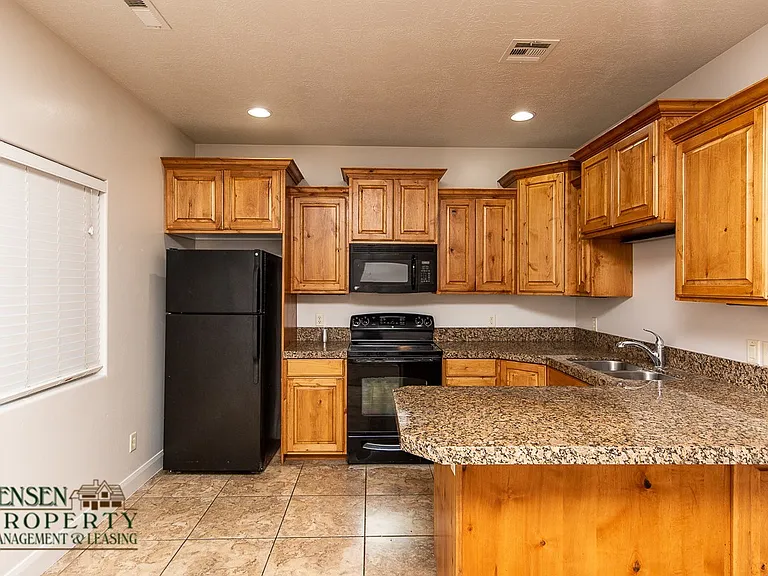 370 W Buena Vis #101 — Photo 8
