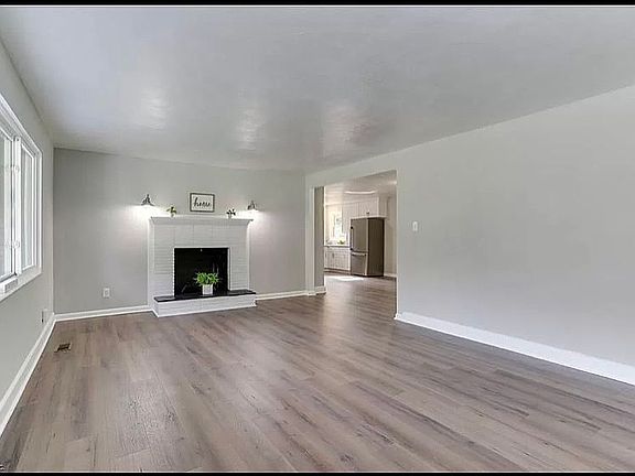 2nd image of 5808 Hawthorne Ln