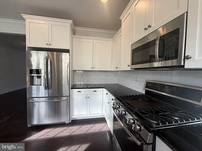602 D St — Photo 23