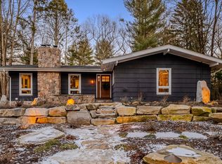 25 Cedar Rd, Woodbridge, CT 06525