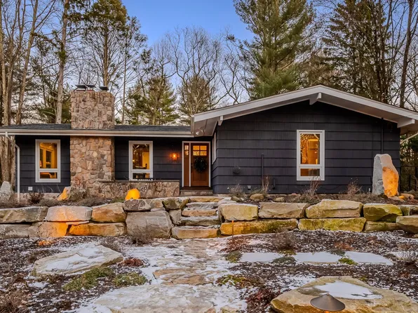 25 Cedar Road, Woodbridge, CT 06525