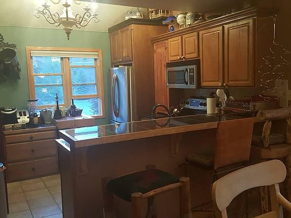3rd image of 705 Meadow Dr