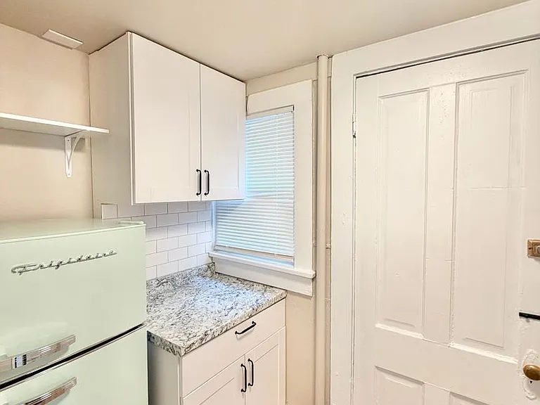 209 E Willamette Ave #1 — Photo 7
