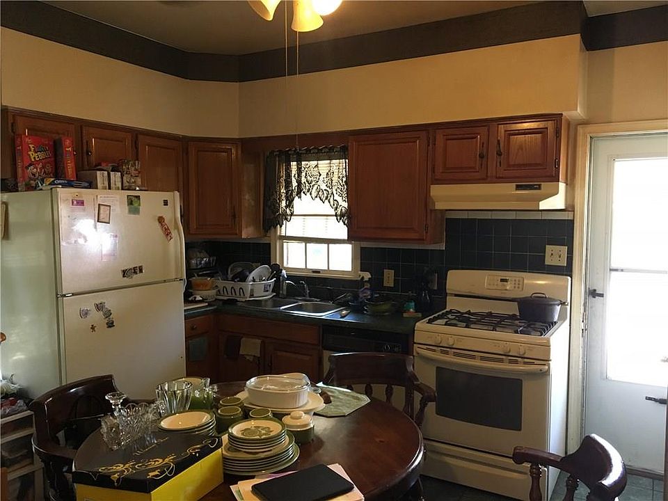 2nd image of 133 Prince St