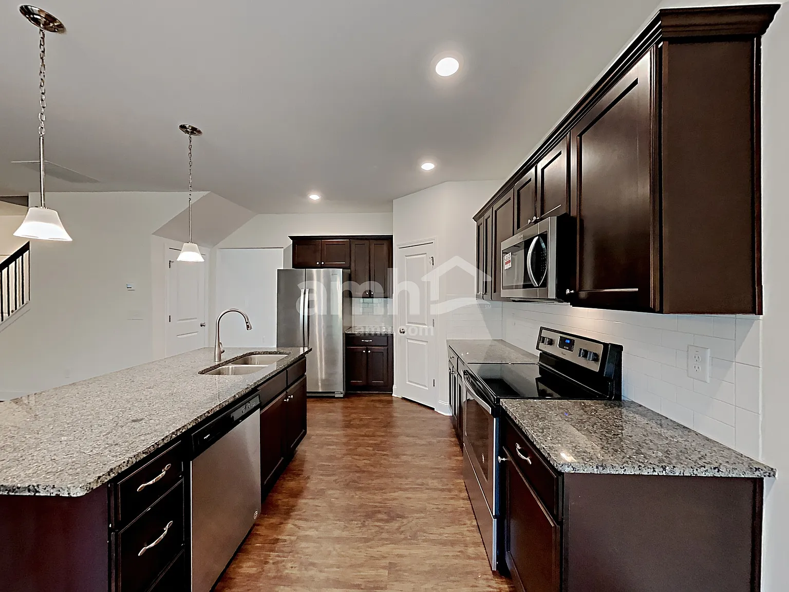 4 bed, 2.5 bath, 2326 sqft, $2,220 — Photo 3