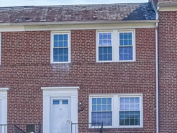 3rd image of 806 Braeside Rd