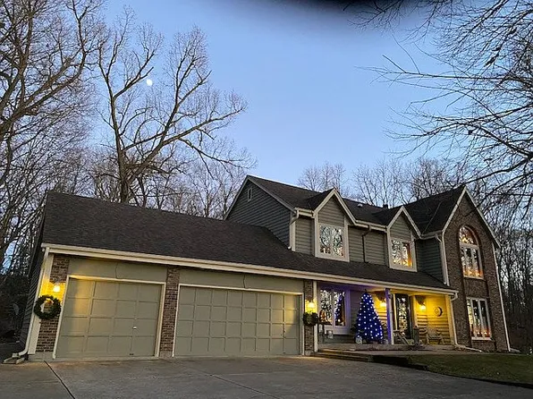 2066 E Lakeshore Dr, Twin Lakes, WI 53181