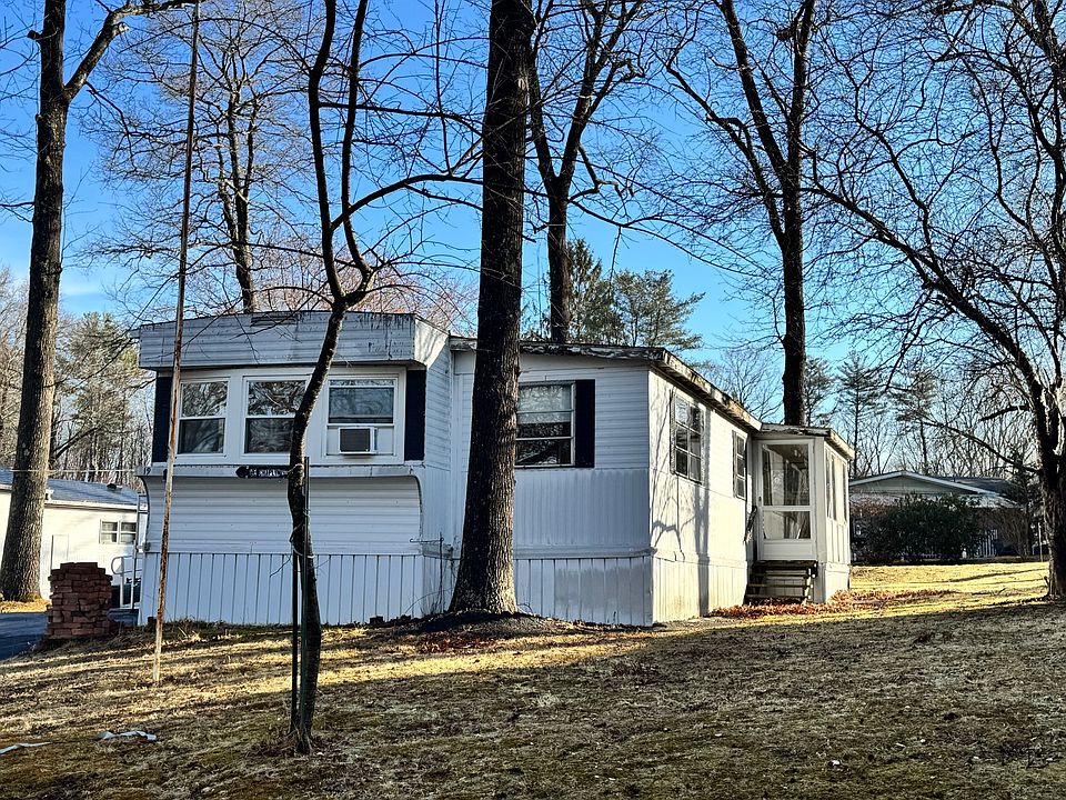 1st image of 19 Surrey Ln