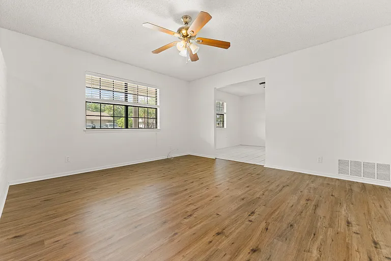 1376 Poppy Ln — Photo 6