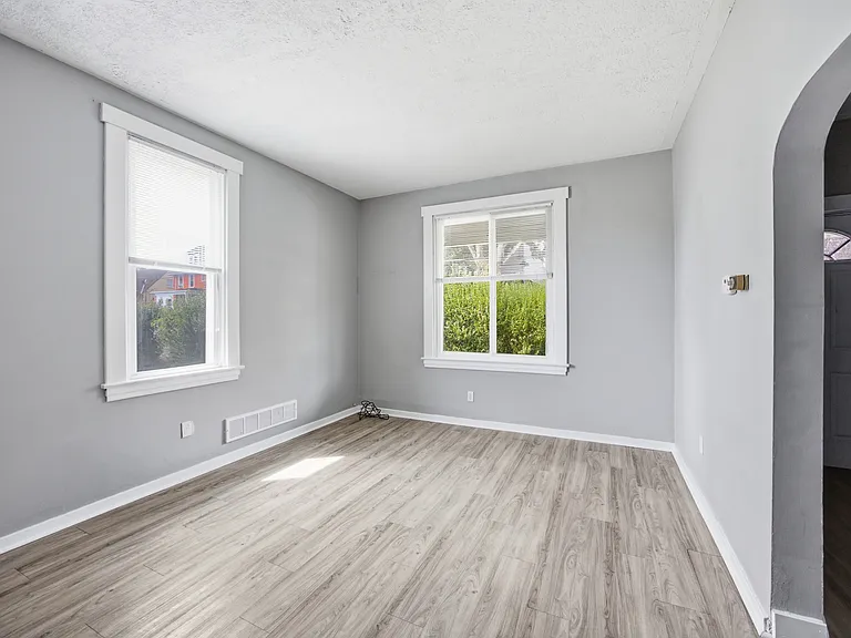 827 Hinnerman St — Photo 7