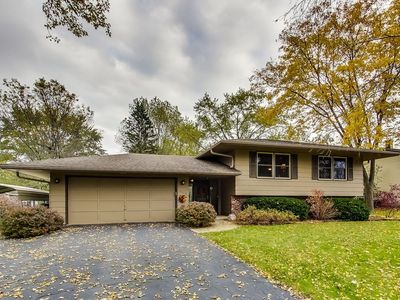 15218 W Pinewood Ln, Libertyville, IL, 60048