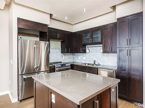 4th image of 488 E Ocean Blvd Unit P15
