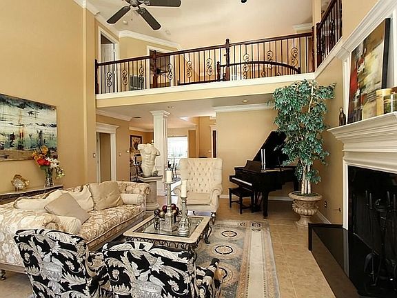 Open and welcoming, there is great opportunity for entertaining friends, or just spending time with family!