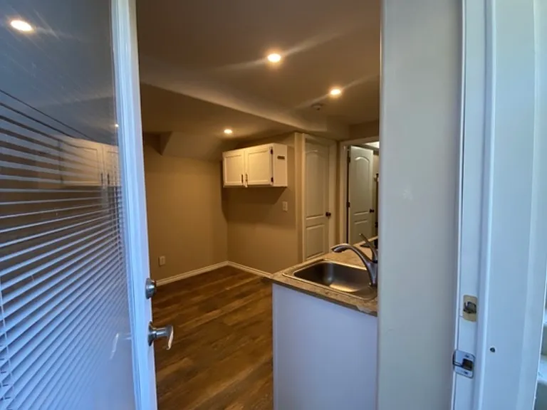 655 E Abbottsford Ln — Photo 4