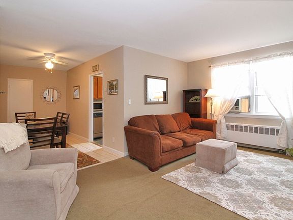 3rd image of 5 Bryant Cres APT 2J