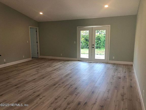 5th image of 105 1/2 Woodland Dr