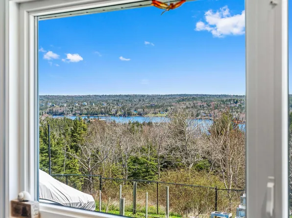 44 James St, Halifax, NS B3T 1G9