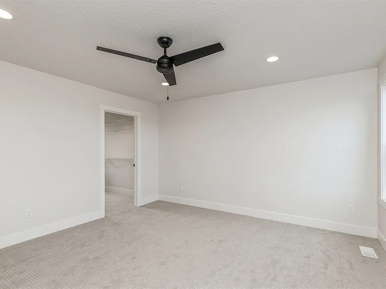 915 Henryson St — Photo 14