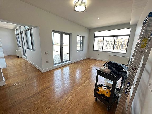 3rd image of 836 Bergen St #1