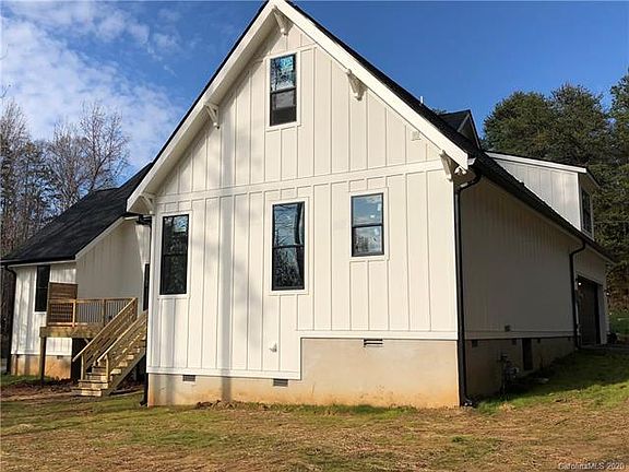 3rd image of 1321 Breezewood Dr