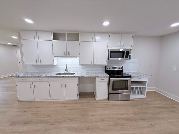 3rd image of 414 12th St SE