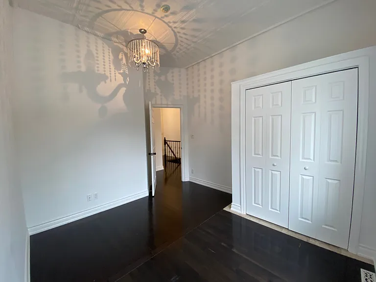 385 Jane St #UPPER FRONT — Photo 10