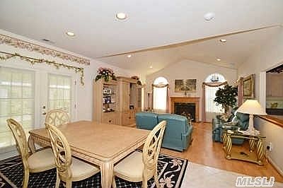 5th image of 543 Highland Ct