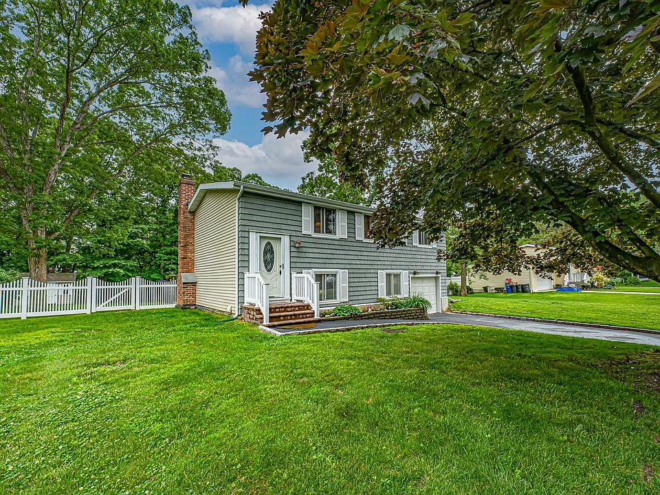 1st image of 4 Mayflower Lane
