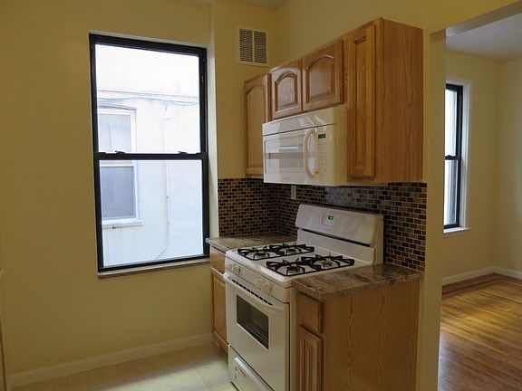 3rd image of 2009 38th St #2
