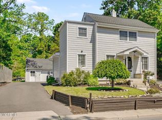 14 Asbury Ave, Farmingdale, NJ 07727