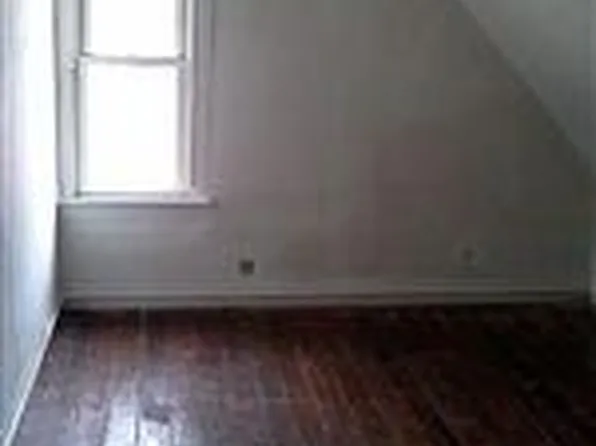 168 1/2 E 16th St, Holland, MI 49423