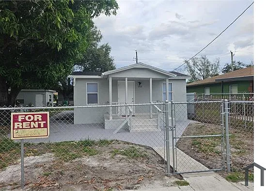 1915 NW 82nd St
