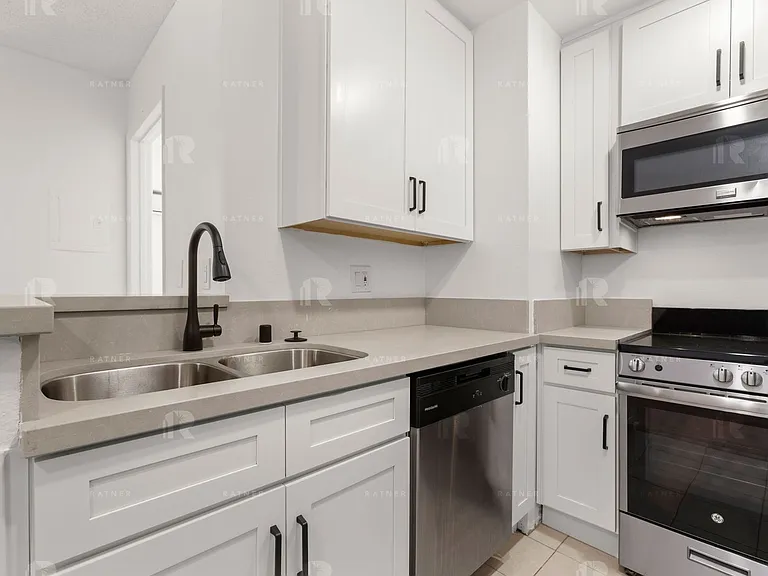 4610 Natick Ave — Photo 9