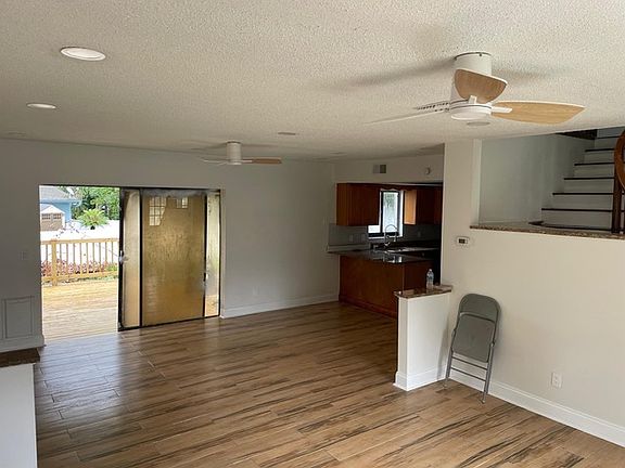 5th image of 3322 Briarwood Cir