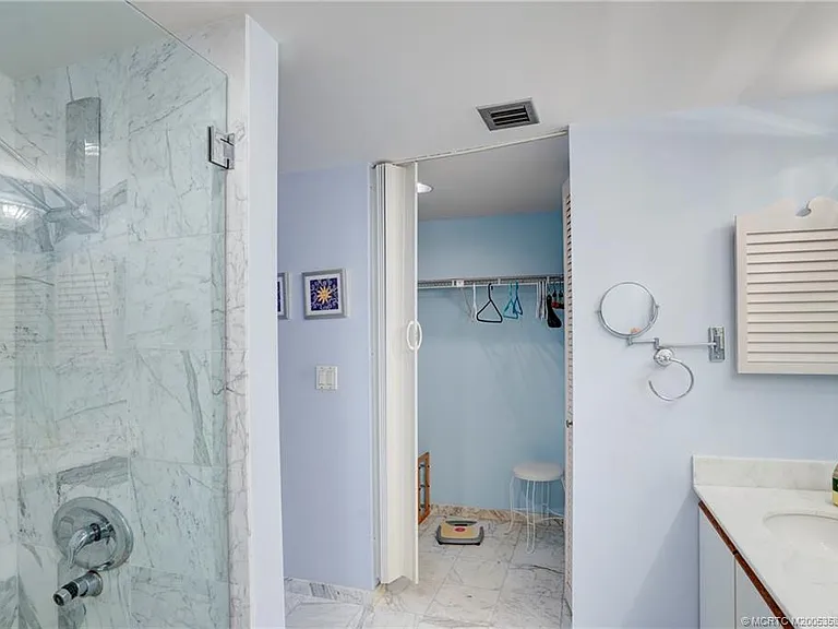 233 NE Edgewater Dr #204 — Photo 35