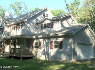 16 Fawn Lake Dr, Dingmans Ferry, PA 18328