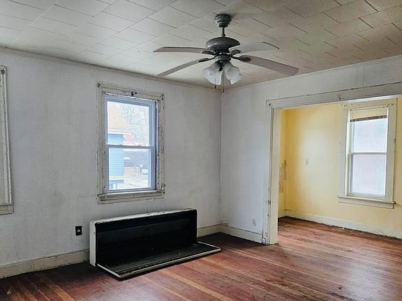 2nd image of 20 Elm St
